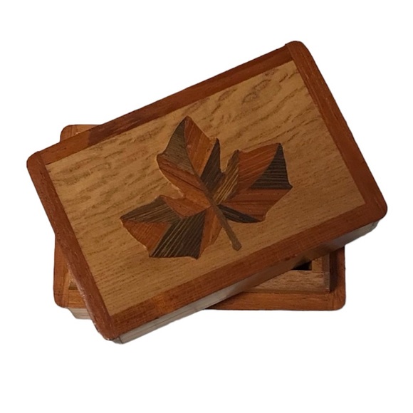 Wooden Box Canada - Picture 1 of 9